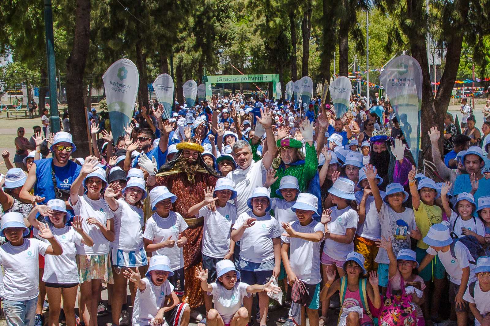 Los Reyes Magos visitaron junto a Zabaleta a las chicas y chicos de la Colonia de Hurlingham