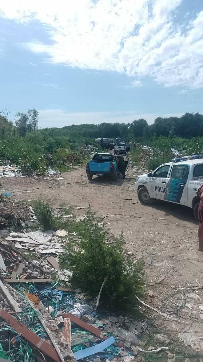 La Municipalidad secuestró un camión que tiraba escombros de manera ilegal en Ingeniero Maschwitz