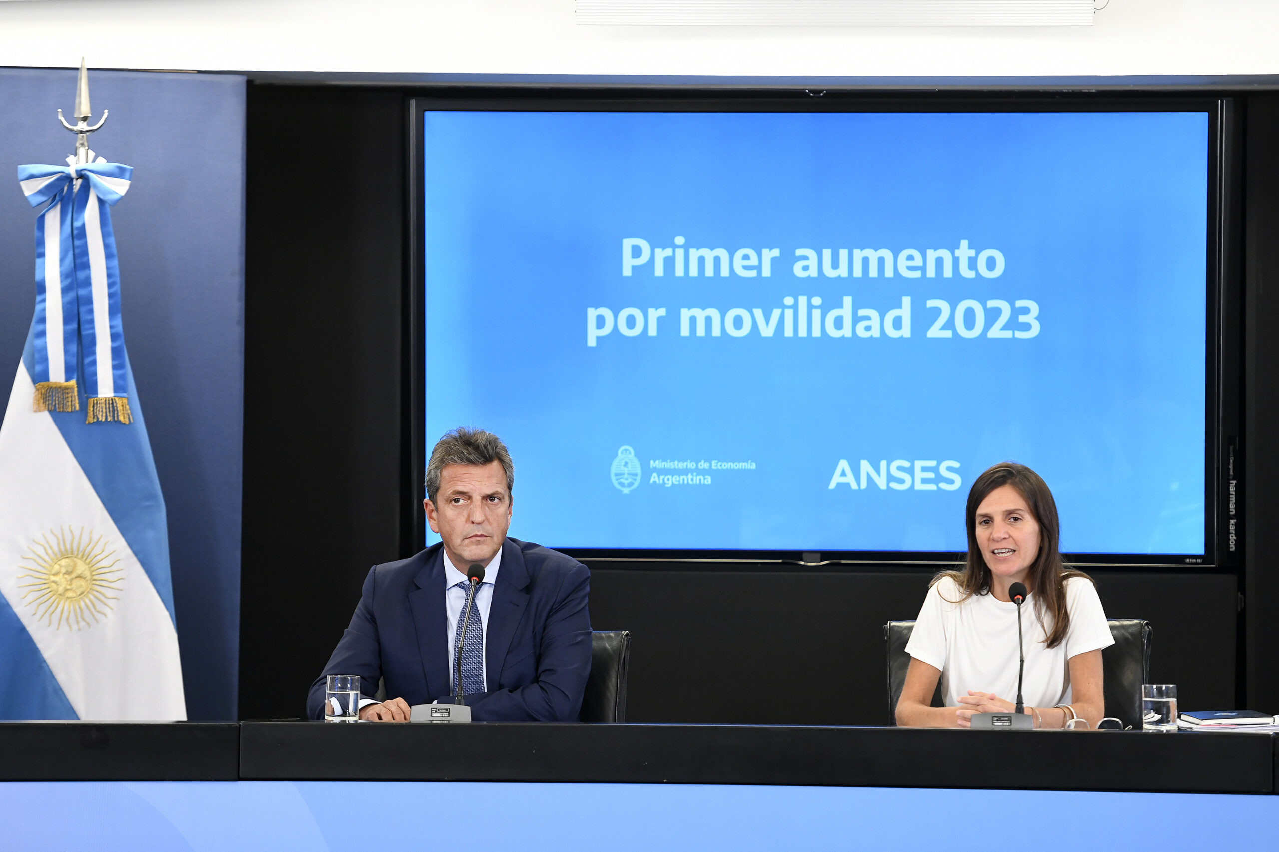 Massa y Raverta anunciaron el primer aumento del año y ninguna jubilación quedará por debajo de los 73 mil pesos