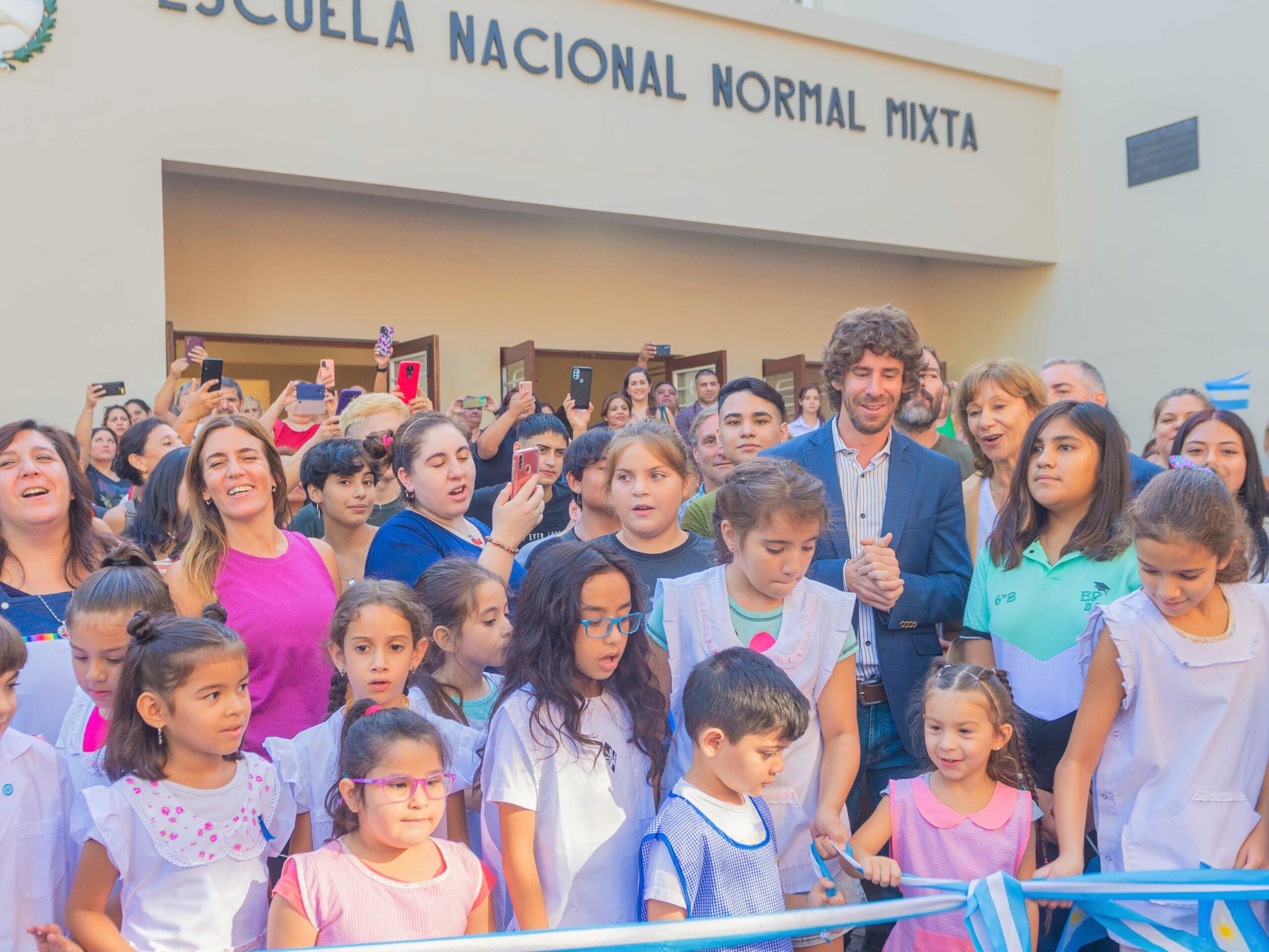 Juan Andreotti inauguró la renovación total de la Escuela Normal “Artigas”