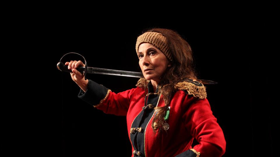 A horas de su presentación en el Teatro Seminari, Luisa Kuliok invita a ver ¡JUANA VIVE! obra que cuenta la historia de Juana Azurduy