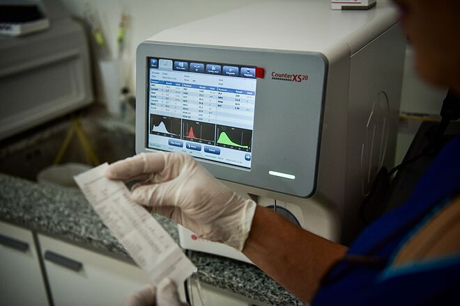 Nuevos y modernos equipos para análisis de sangre en el Hospital Municipal de Garín y las UDP Matheu y Savio