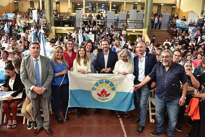 La Municipalidad entregó la bandera de Escobar a 169 escuelas públicas y privadas del distrito