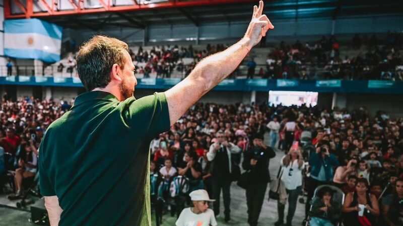 Sujarchuk inauguró el Microestadio de Maquinista Savio