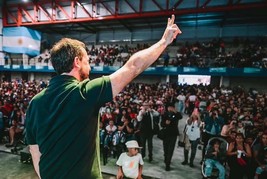 Sujarchuk inauguró el Microestadio de Maquinista Savio