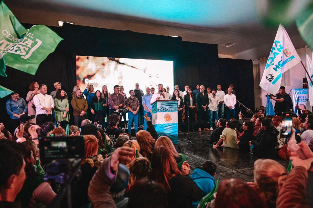 Sujarchuk presentó a sus candidatos en un acto multitudinario