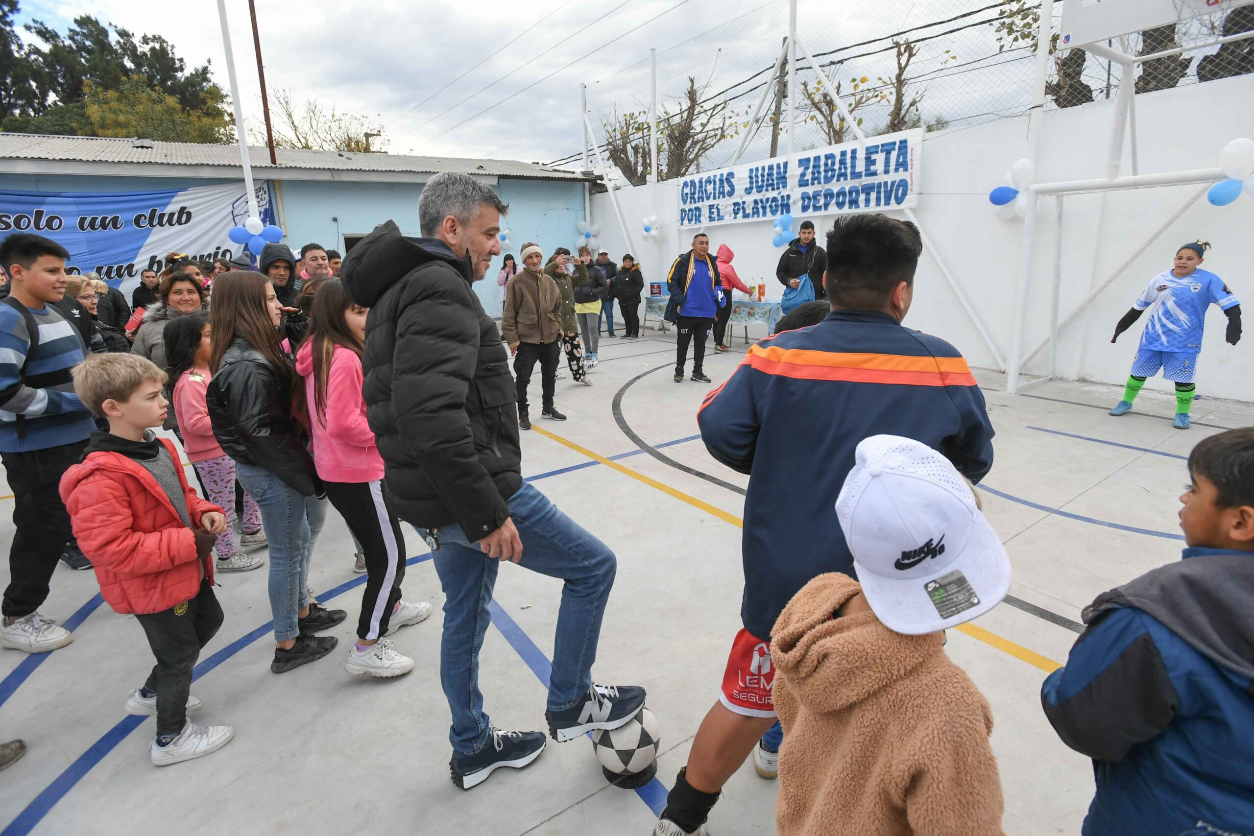 Un nuevo espacio para el deporte en Hurlingham: Zabaleta inauguró un playón deportivo en el barrio La Juanita