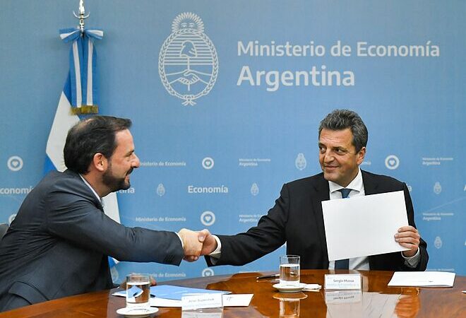 Acceso a la red de gas: Ariel Sujarchuk firmó un convenio con Sergio Massa para garantizar el servicio a más de 12.000 vecinos y vecinas