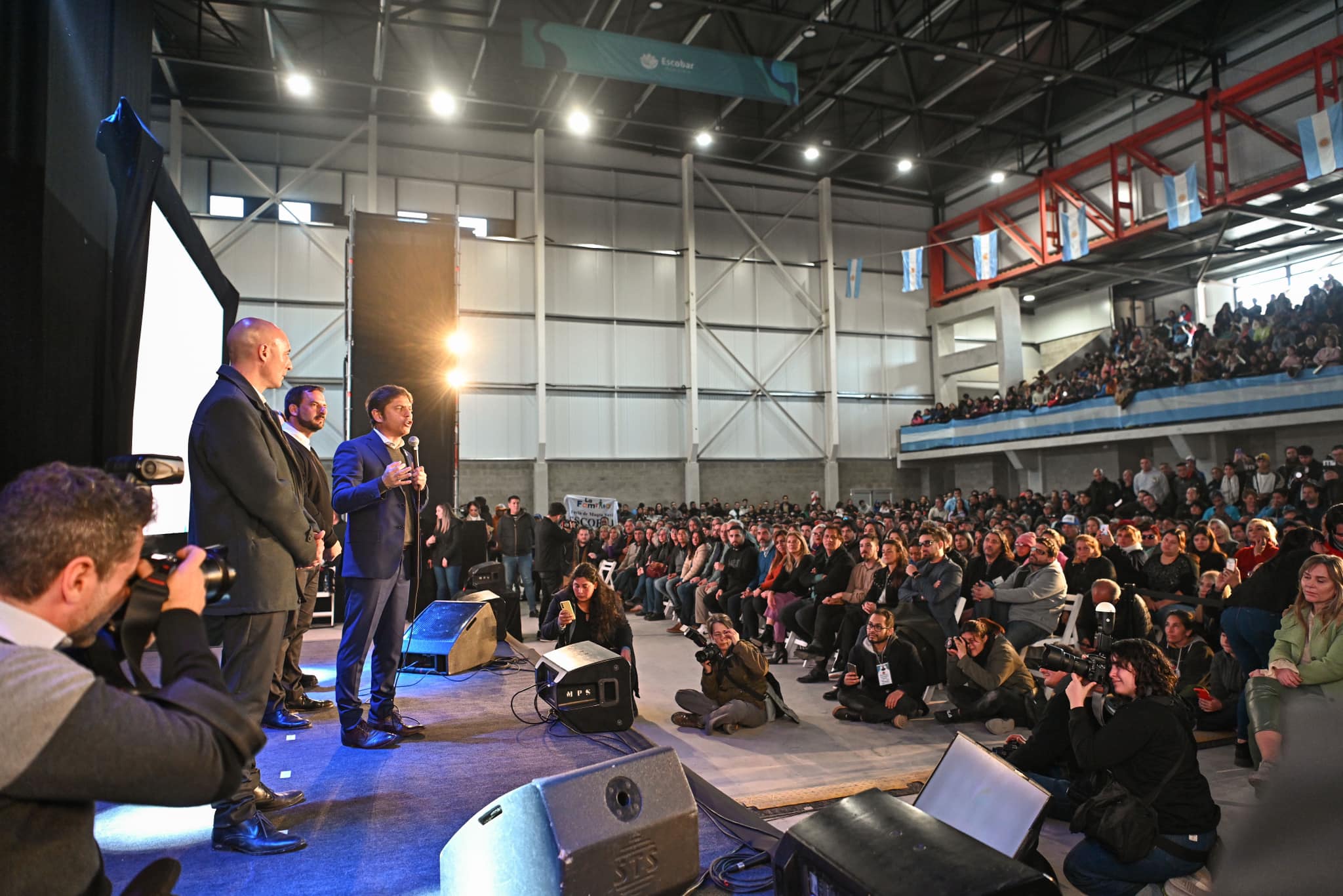 Ariel Sujarchuk y Axel Kicillof: “En agosto tenemos que explotar las urnas, la boleta va a decir Ariel, Axel y Sergio Massa, pero lo voy a traducir: esa boleta dice más Salud, más Trabajo, más Educación”.