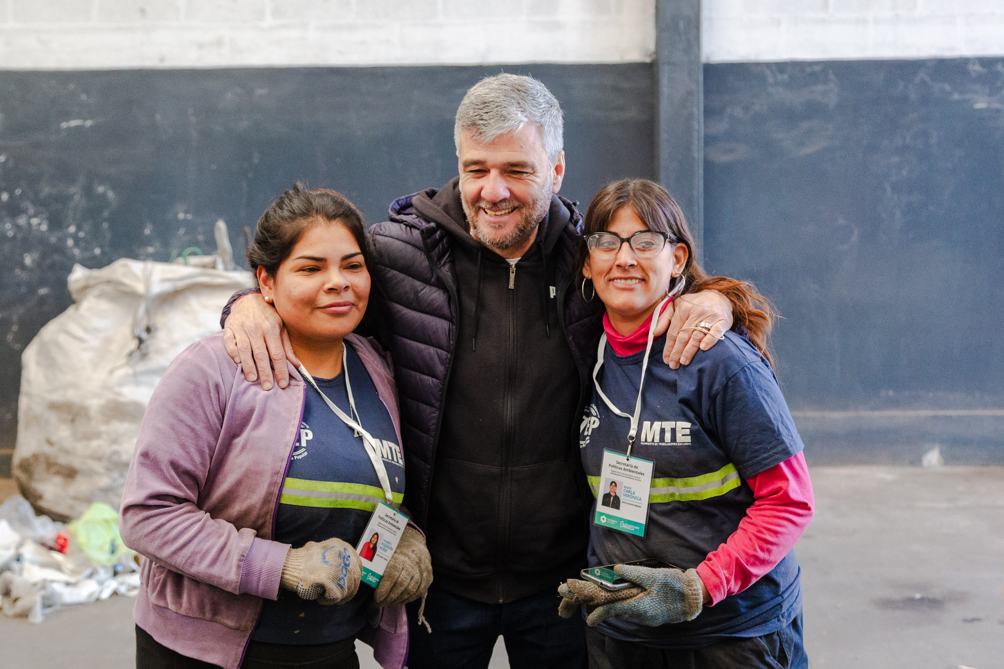 Hurlingham: Zabaleta entregó credenciales oficiales a recicladores en reconocimiento y apoyo institucional