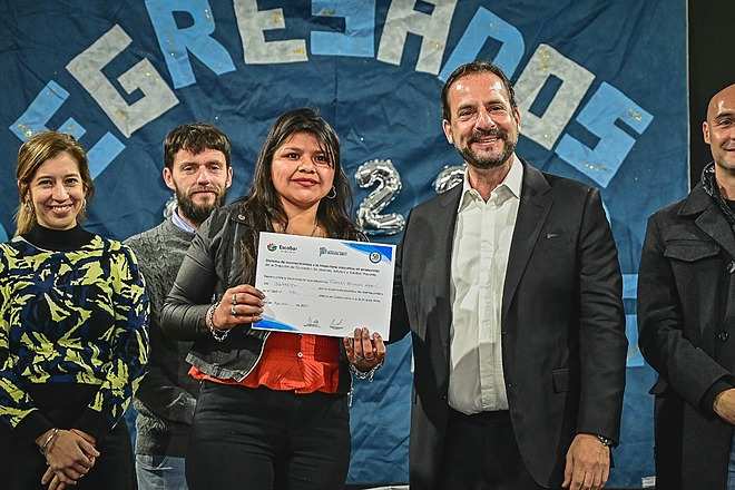 Escobar: recibieron sus diplomas 170 alumnos y alumnas que finalizaron sus estudios a través del Plan FinEs