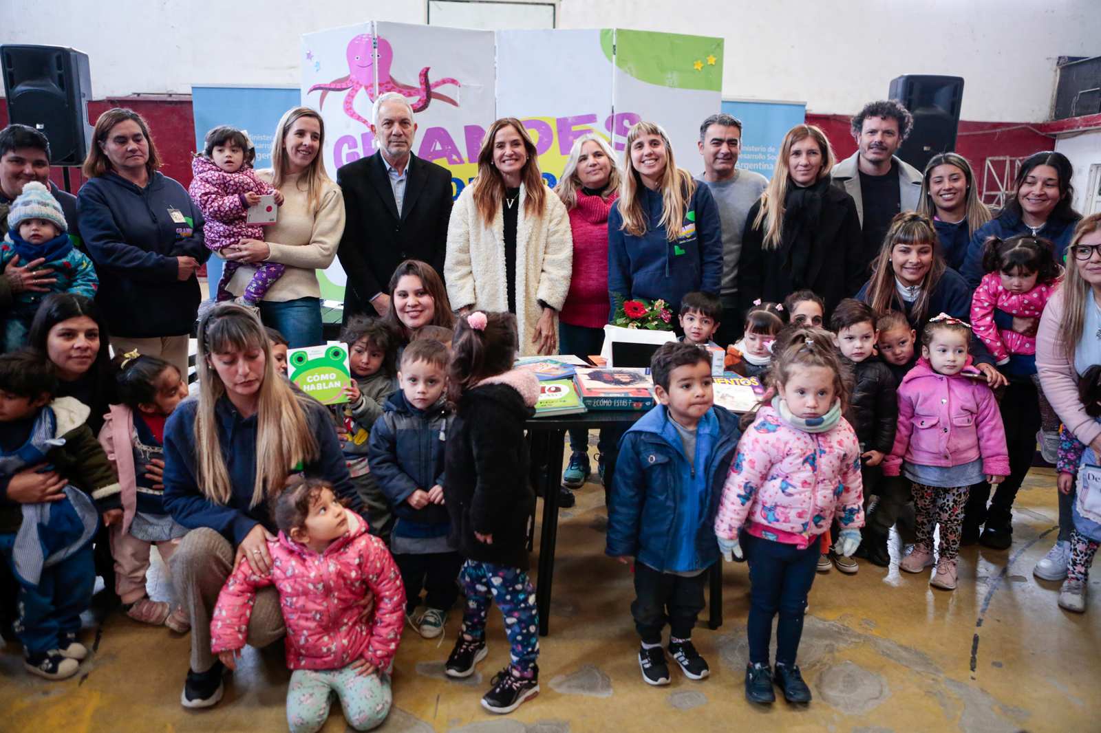 En La Plata, Tolosa Paz firmó un convenio para sumar un nuevo EPI al Plan Nacional de Primera Infancia y entregó herramientas a proyectos productivos y cooperativas