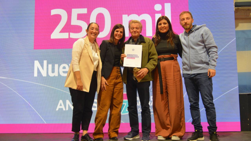 Raverta entregó la Jubilación 250 mil con Plan de Deuda Previsional
