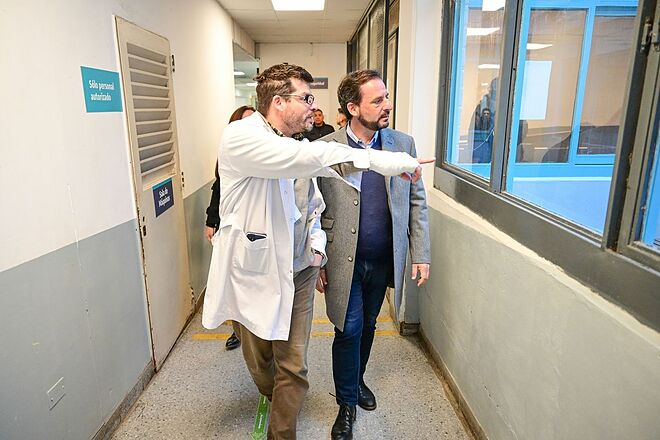 Ariel Sujarchuk recorrió las obras de remodelación del sector de Neonatología del Hospital Erill