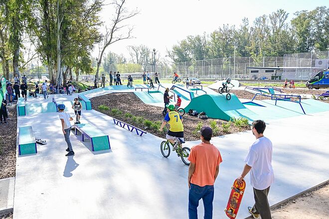 Ariel Sujarchuk inauguró el segundo skatepark del distrito en Ingeniero Maschwitz
