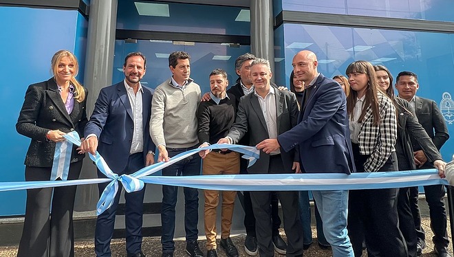 Ariel Sujarchuk y Wado de Pedro inauguraron la primera oficina de RENAPER en la historia del partido de Escobar