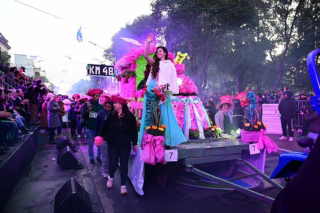 Fiesta de la Flor: los vecinos y vecinas ya pueden anotarse para participar del armado de las carrozas del tradicional desfile