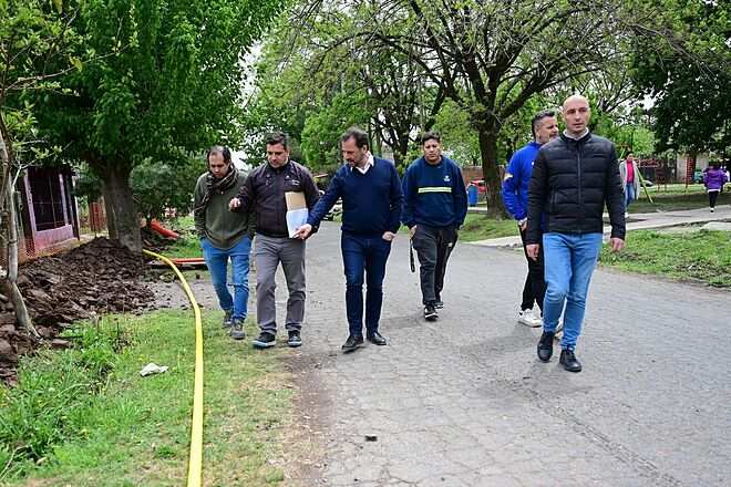 Ariel Sujarchuk recorrió las obras de gas, nuevos pavimentos y la futura Escuela de Artes y Oficios