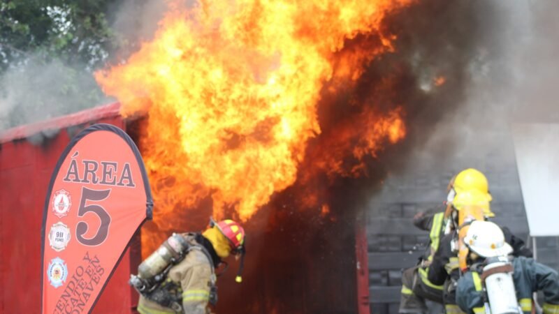 Se está llevando a cabo el 16° Curso internacional de Bomberos en Garín