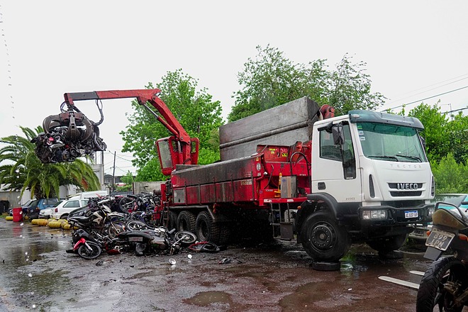 Con la compactación de 540 vehículos abandonados, la Municipalidad cuida el ambiente y recauda fondos para La Casita de Mario