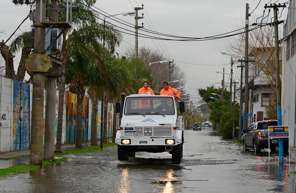 El Municipio de San Fernando alerta por una fuerte crecida del río, prepara operativos y recomienda precauciones