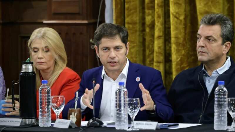 Axel Kicillof se sentó junto a Sergio Massa en la reunión realizada con legisladores nacionales, sindicalistas, intendentes y referentes de Unión por la Patria