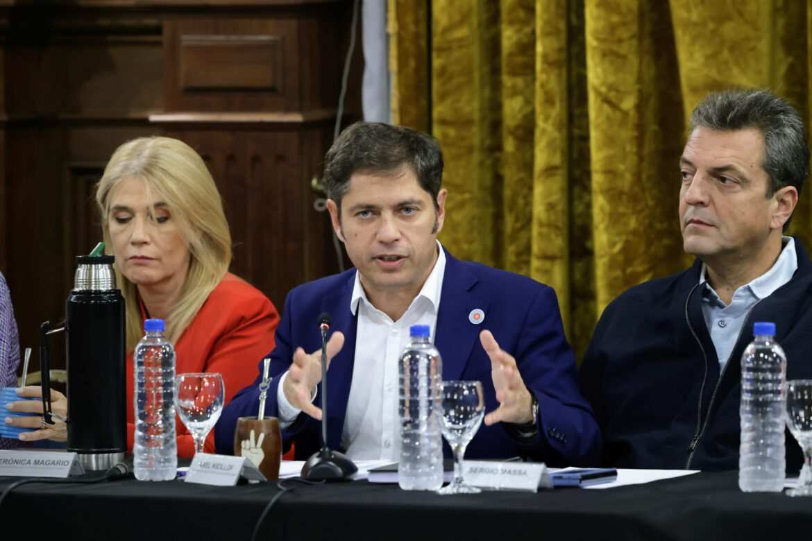 Axel Kicillof se sentó junto a Sergio Massa en la reunión realizada con legisladores nacionales, sindicalistas, intendentes y referentes de Unión por la Patria