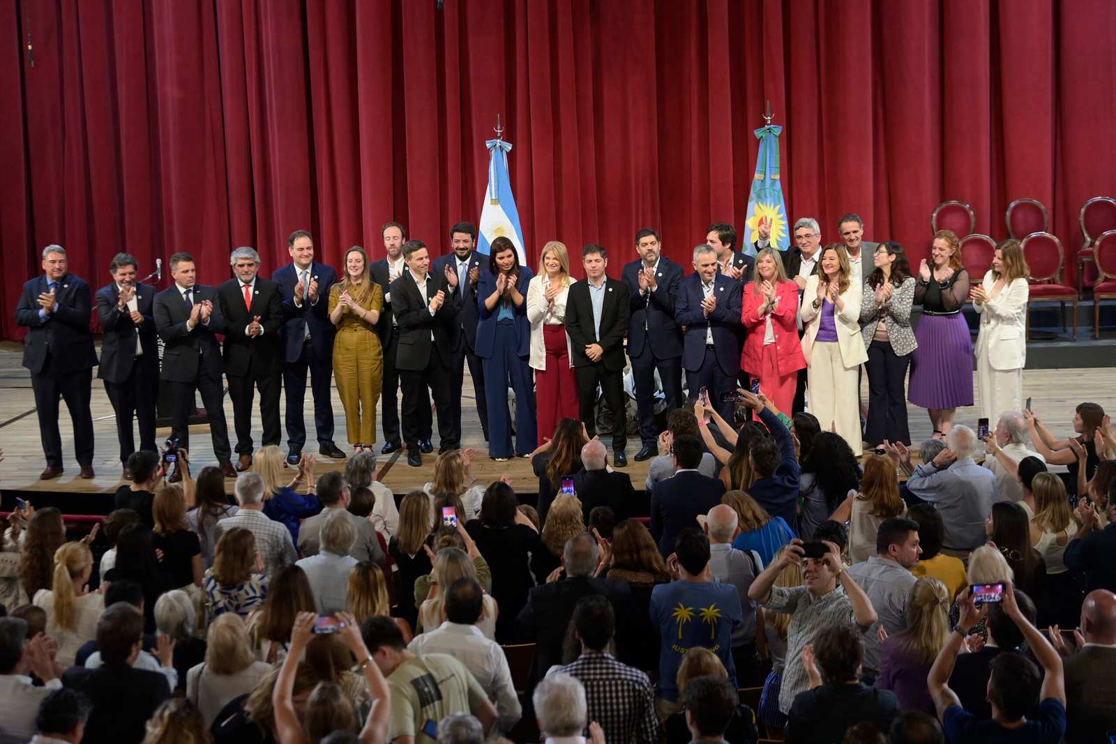 Kicillof tomó juramento a los integrantes del gabinete provincial