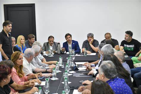 Kicillof encabezó una reunión con dirigentes de Unión por la Patria