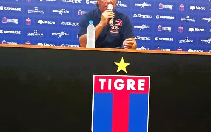 “Pipo” Gorosito fue presentado en Tigre: “Volví por el cariño con el club”