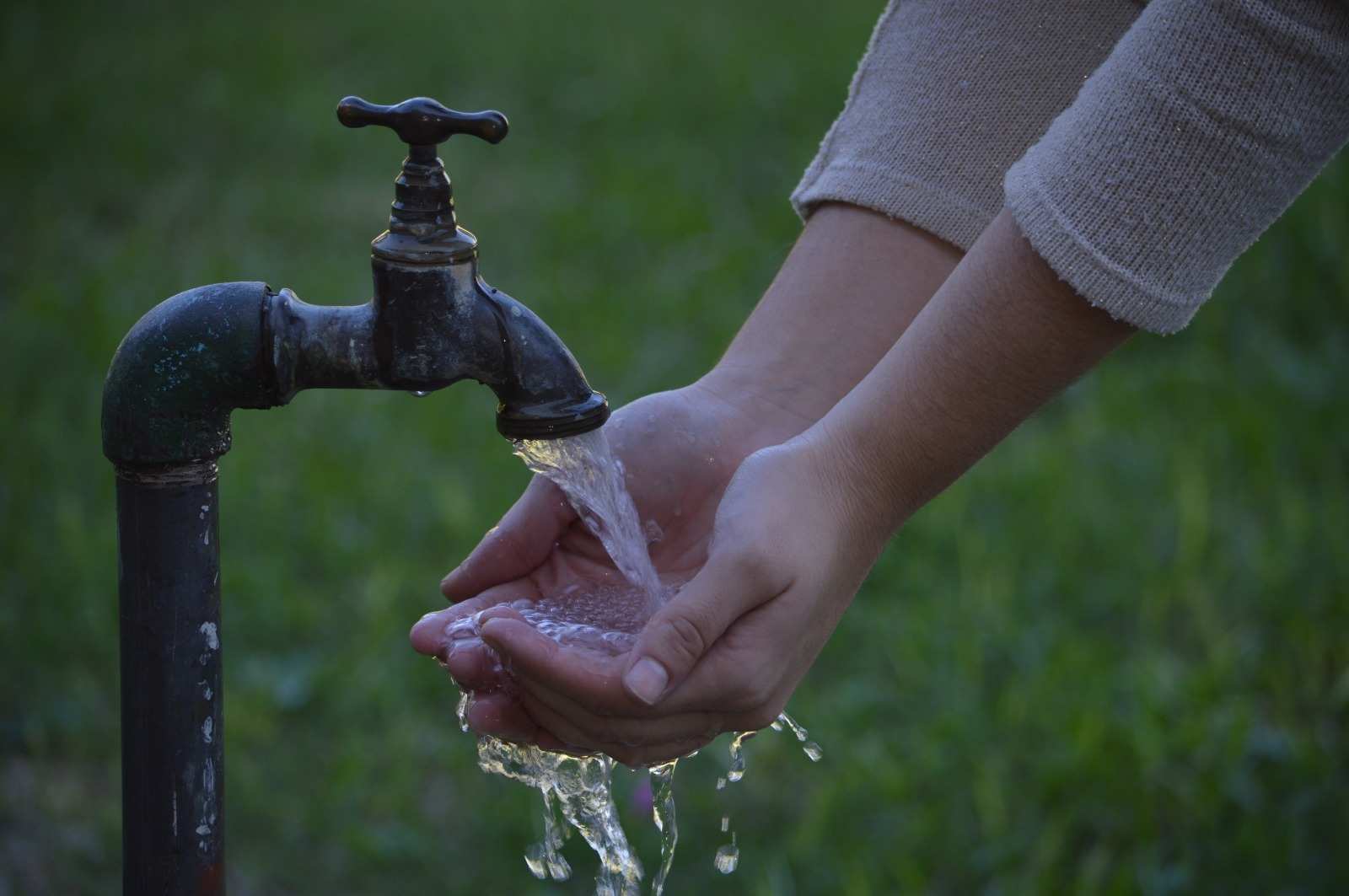 AySA pide extremar el cuidado del agua frente al aumento de las temperaturas