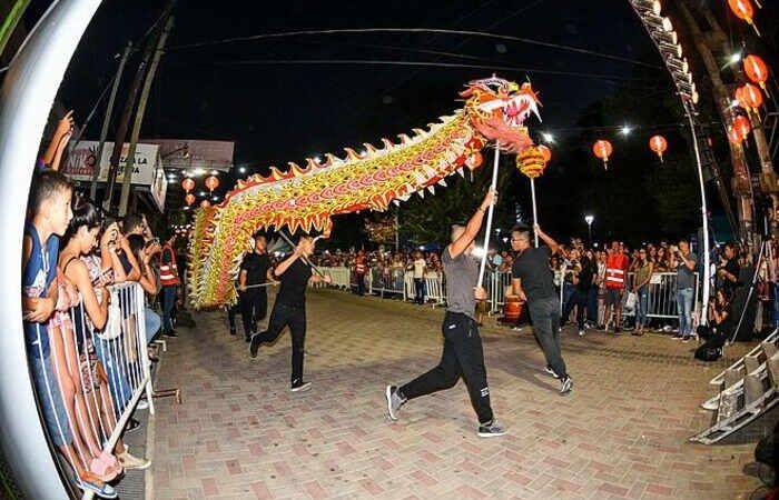 Escobar celebra el Año Nuevo Chino con una feria y espectáculos artísticos