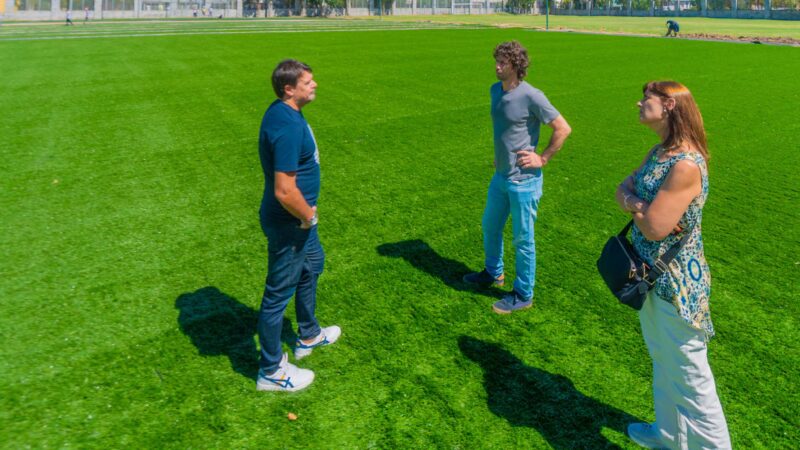 Juan Andreotti recorrió la obra de una nueva cancha sintética de Fútbol 11 en el Polideportivo N°2