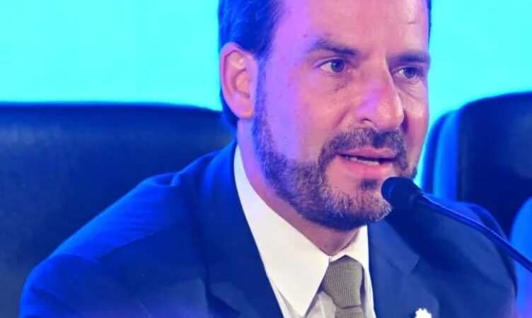 Ariel Sujarchuk: “Hay un gobierno que sabe moverse en aguas turbulentas”