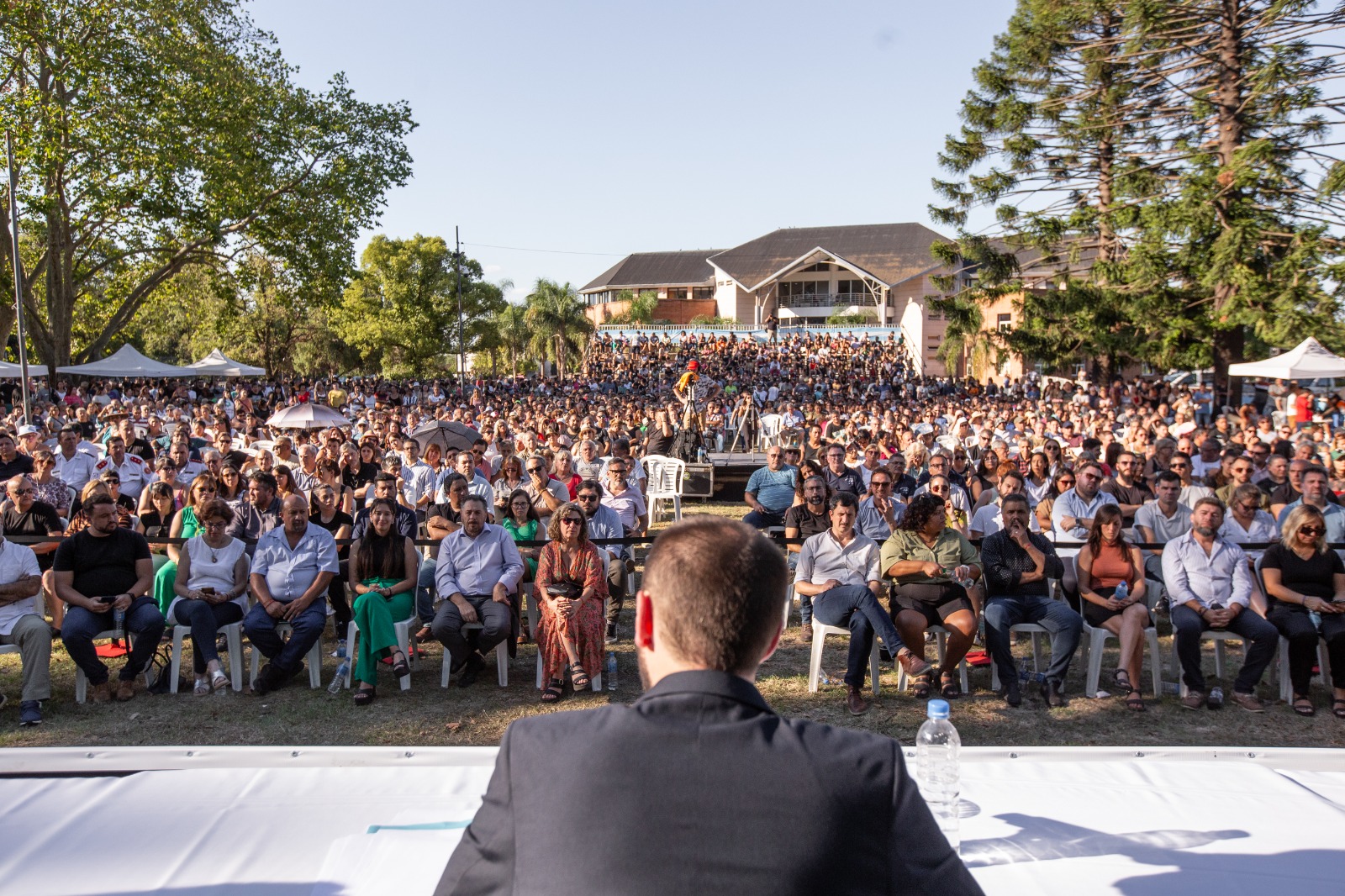 Con un enérgico discurso, Selci inauguró las sesiones del HCD frente a una multitud.