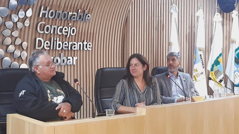 El Concejo Deliberante de Escobar celebró una sesión especial para rendir homenaje a los veteranos de guerra del distrito y despedir a los 4 Héroes  que emprenderán viaje hacia las Islas Malvinas.