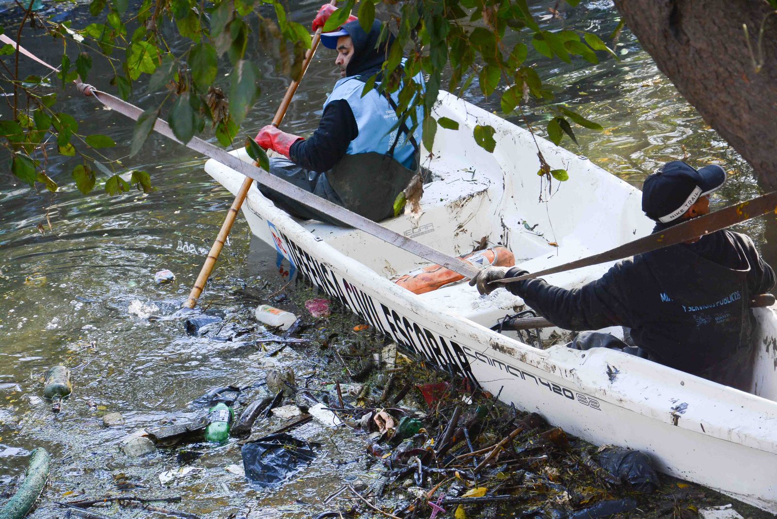 El Municipio y la Provincia trabajan en la limpieza profunda del arroyo Escobar