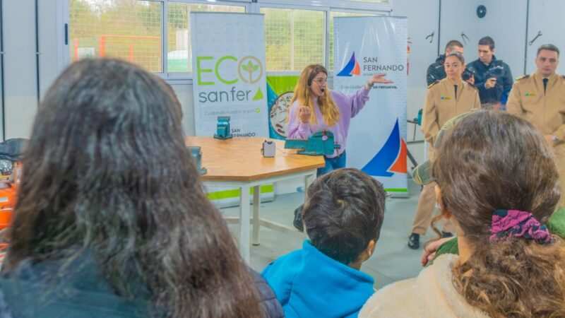 EcoSanfer compartió una actividad educativa en el Delta con el Barco Laboratorio de Prefectura