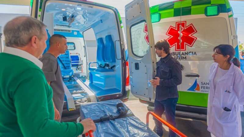 Juan Andreotti presentó dos nuevas ambulancias de Terapia Intensiva Móvil