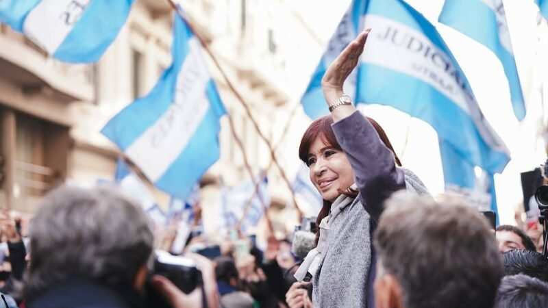 Apoyo a CFK desde Escobar: Leo Moreno acompañó a la dirigente en su declaración ante el tribunal y el HCD repudia el accionar de la Justicia