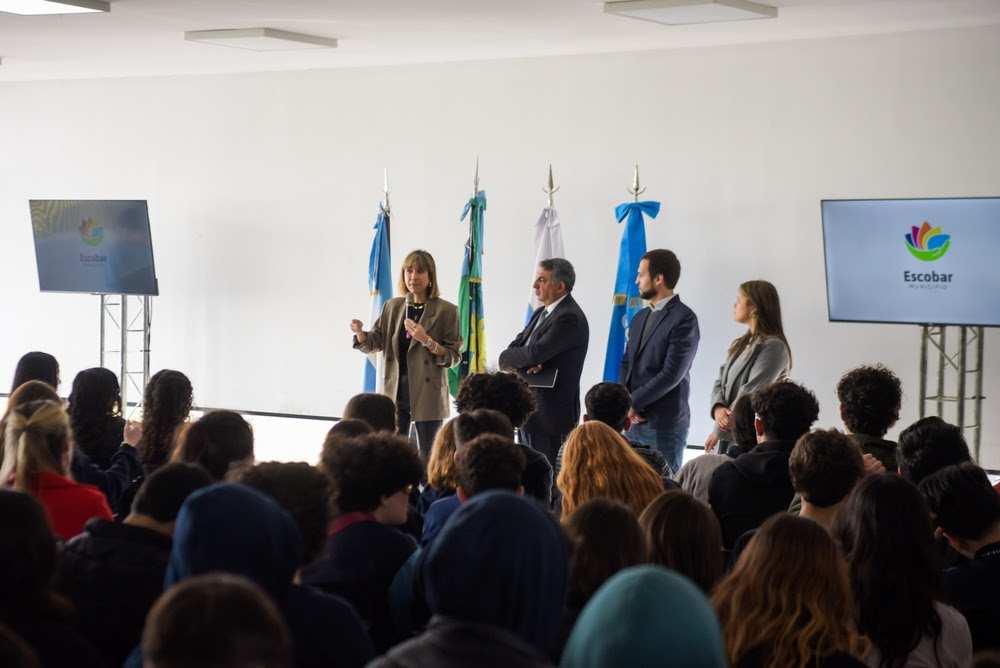 La Municipalidad de Escobar lanzó la plataforma AWS Argentina Entrena
