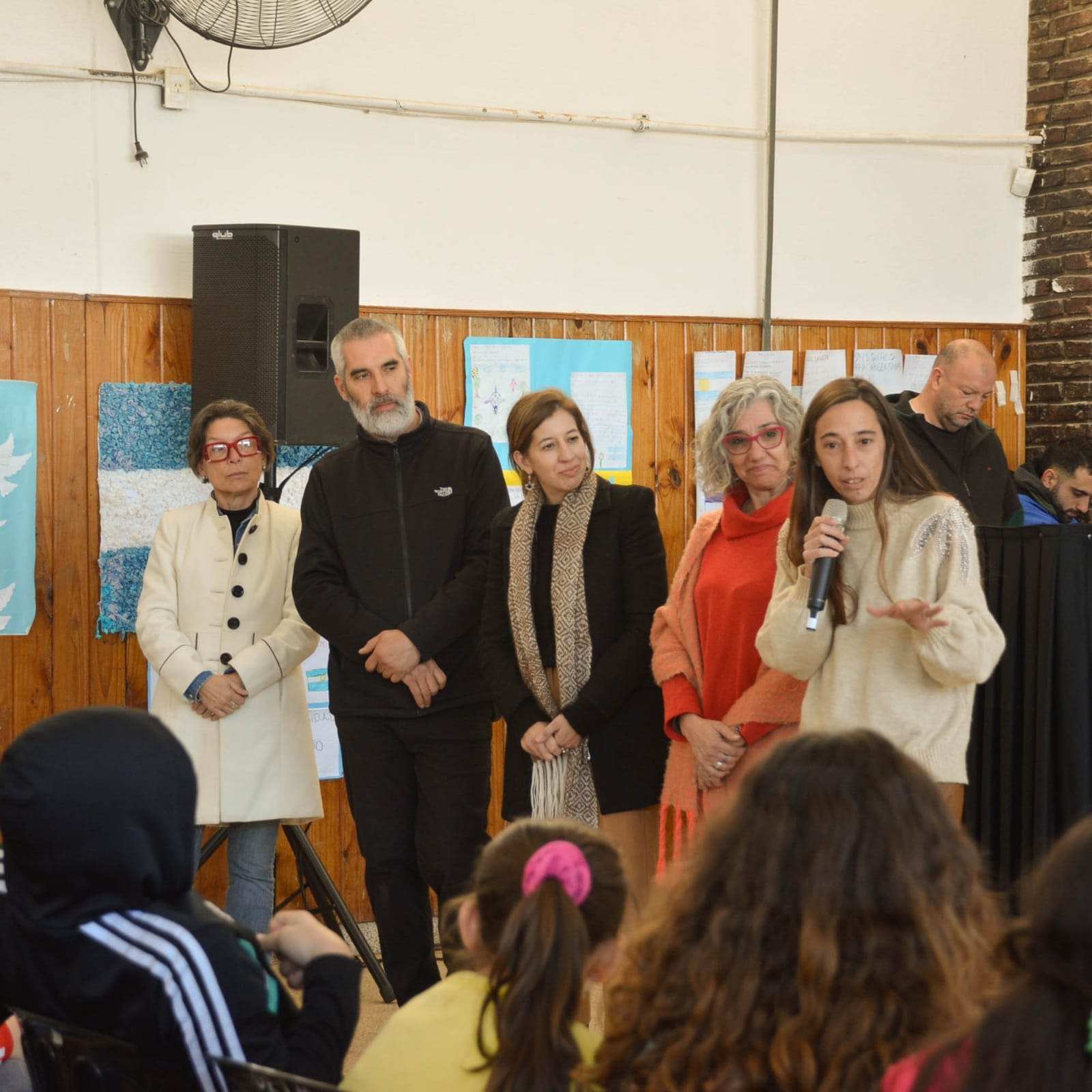 Educación Escobar: se entregaron 165 mochilas con útiles escolares en colegios donde funciona el programa Coros y Orquestas Bonaerenses