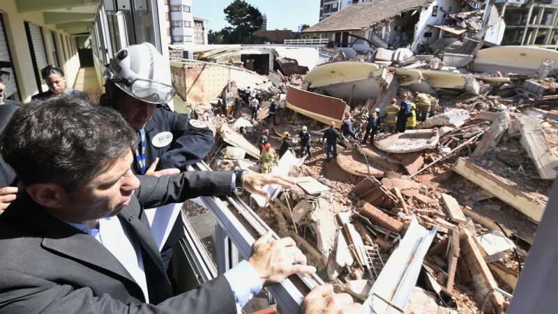 Axel Kicillof supervisa operaciones tras derrumbe en Villa Gesell