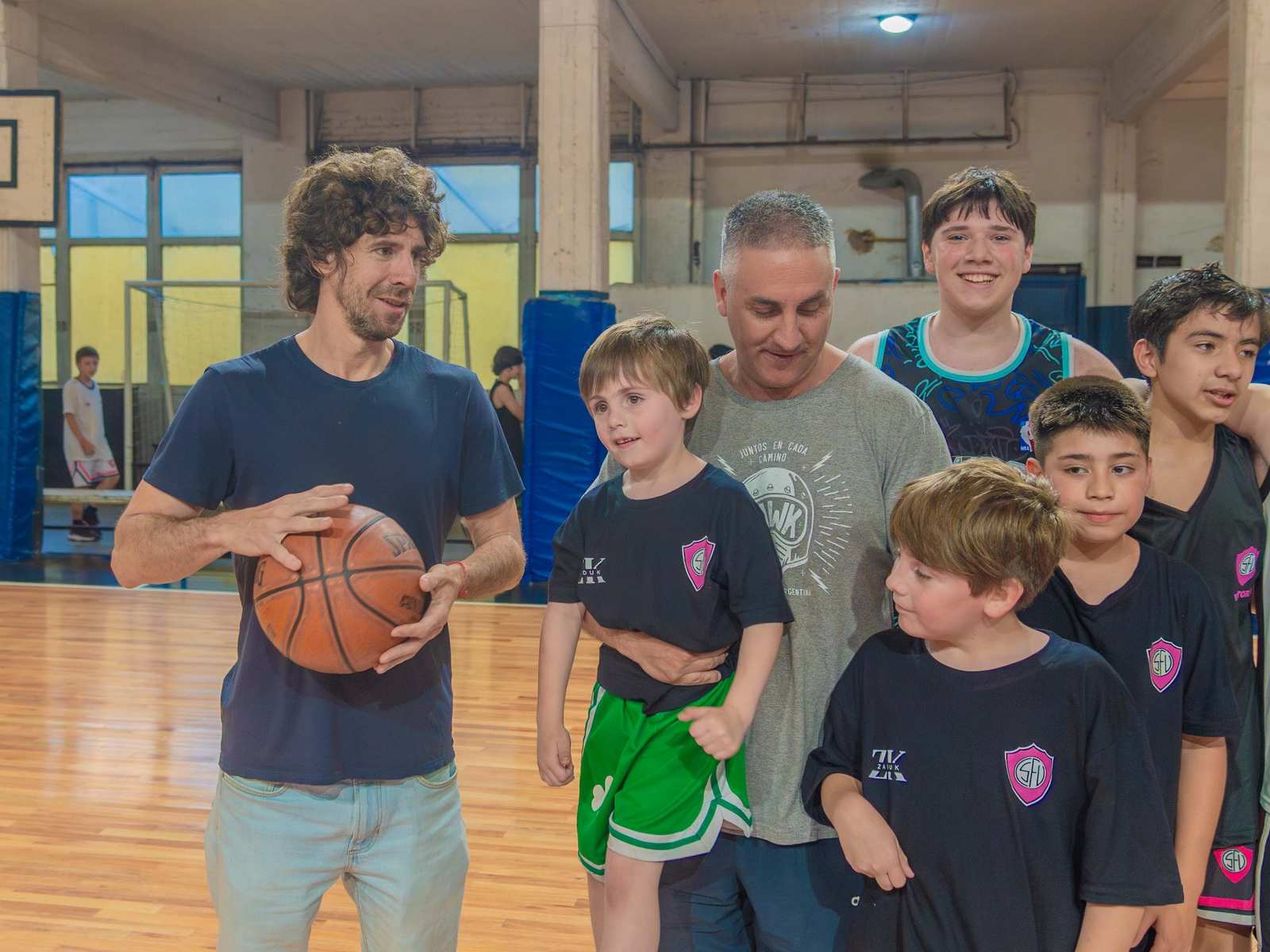 Juan Andreotti visitó el Club Victoria y sus obras que avanzan con ayuda municipal
