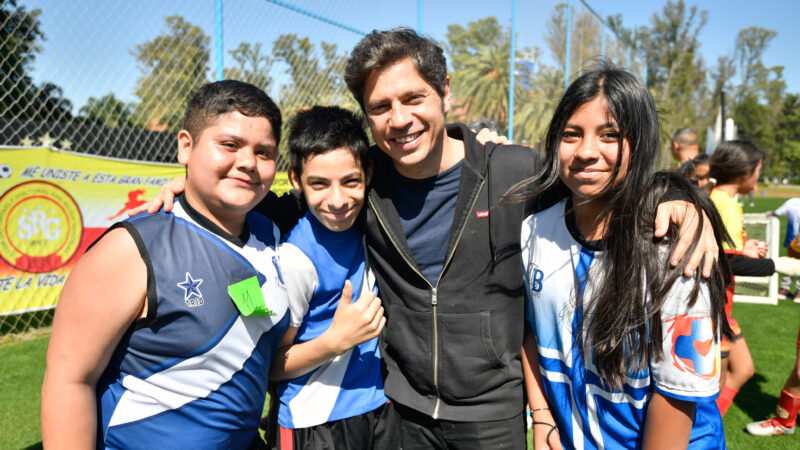Kicillof firmó un convenio con Cáritas para la realización de la Copa Mugica