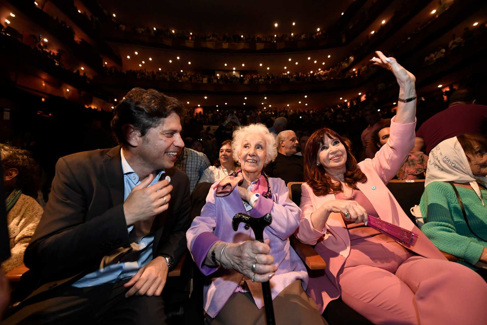 Axel Kicillof y Cristina Kirchner encabezaron emotivo homenaje a Estela de Carlotto