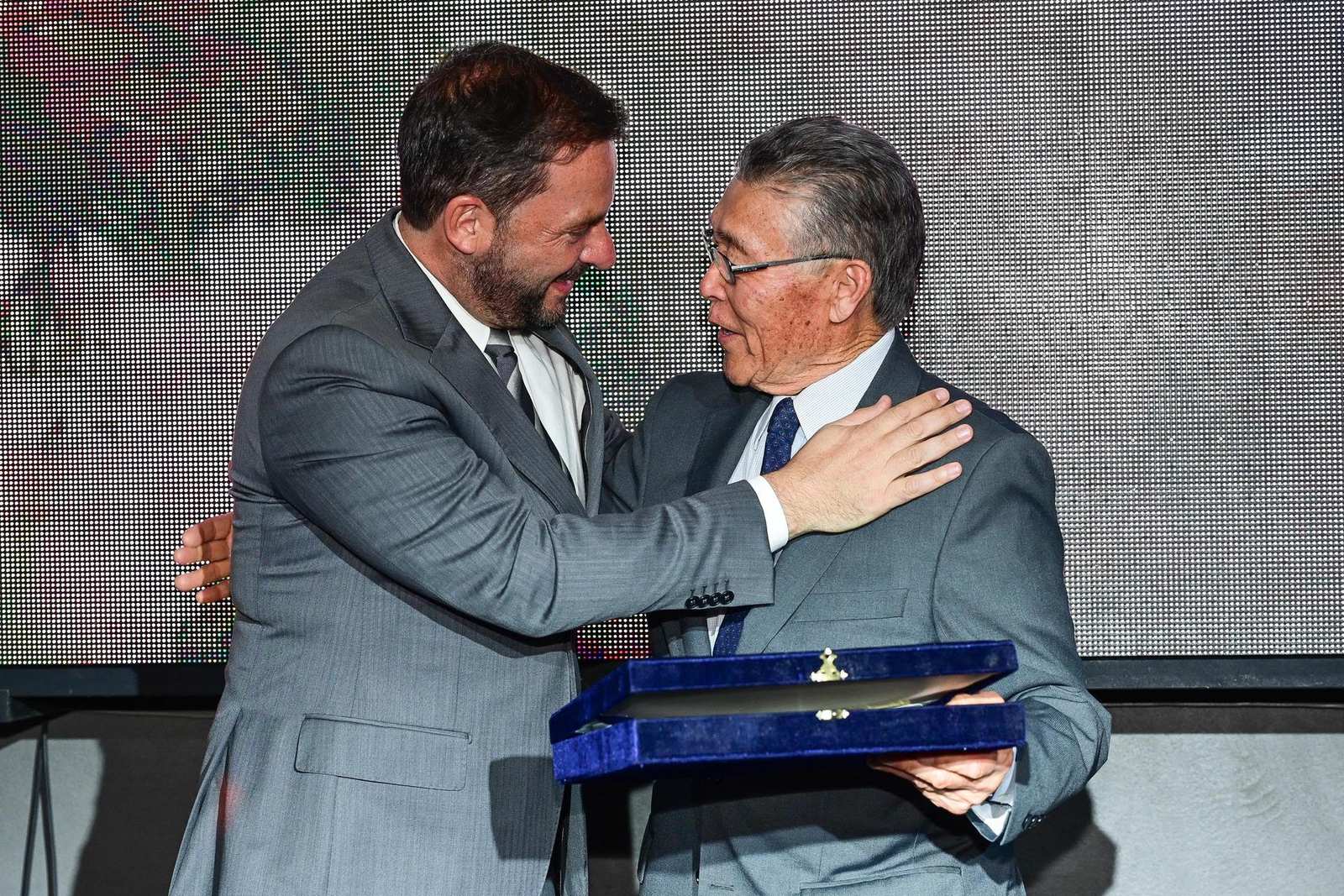 Emotivo homenaje a Tetsuya Hirose por sus 20 años como presidente de la Fiesta Nacional de la Flor