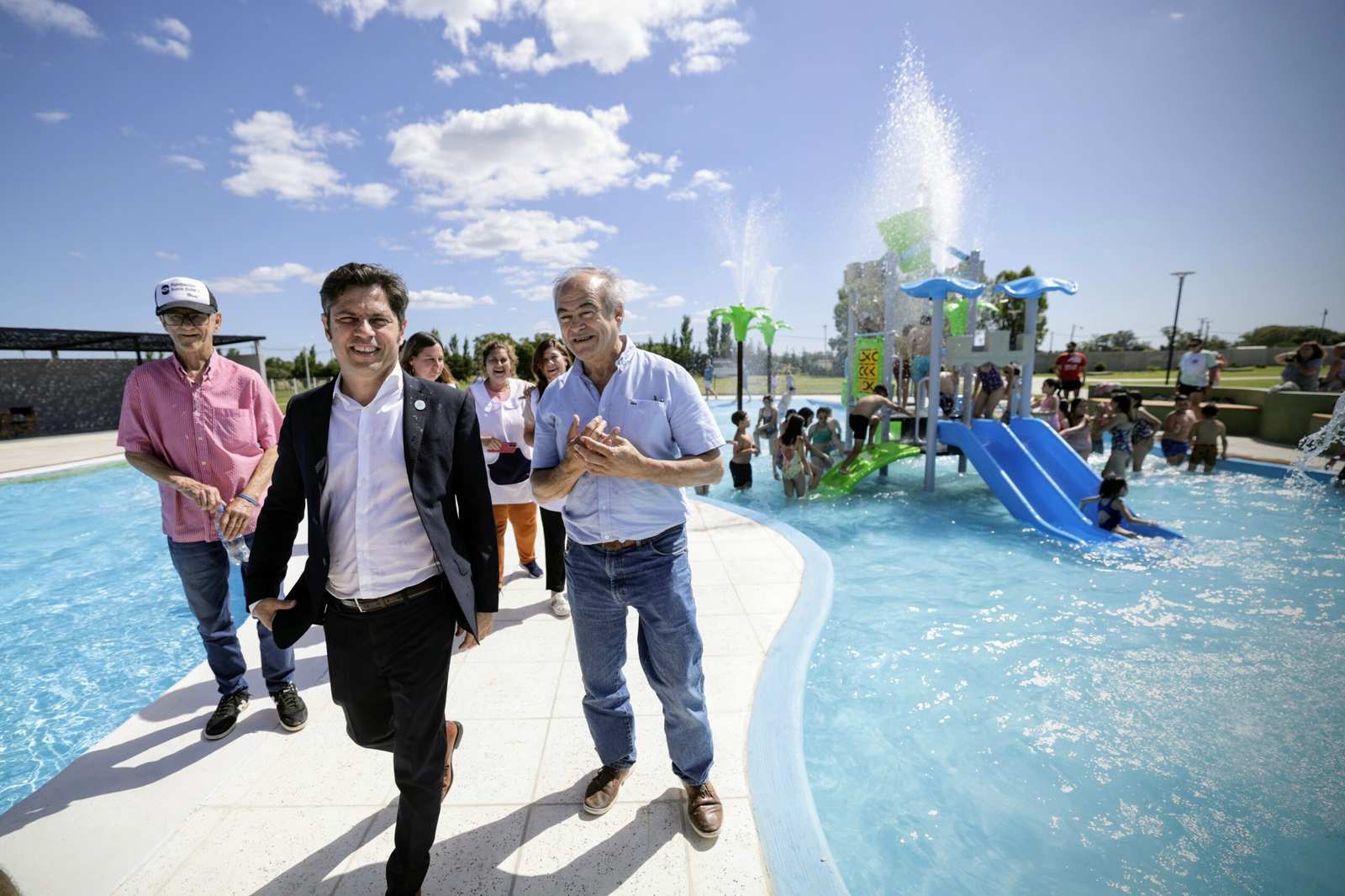 Kicillof inauguró piscinas infantiles en Tapalqué y anunció obras clave para el desarrollo local