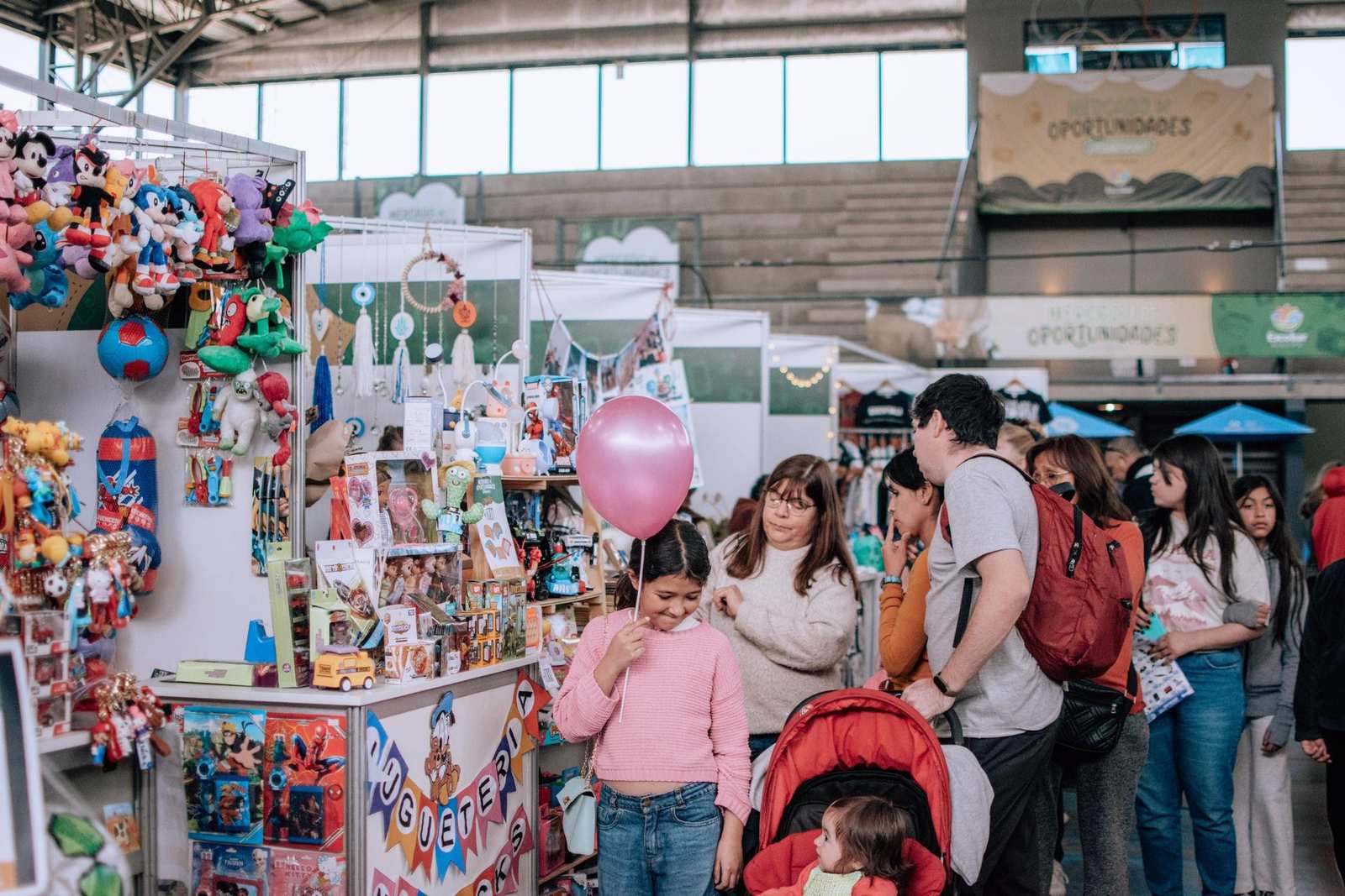 Desde asado a $6.500 y zapatillas a $19.000 hasta celulares por $169.000: todas las ofertas destacadas del Mercado de Oportunidades Navideño en Escobar