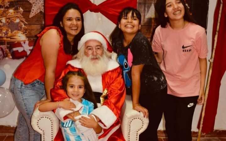 “El espíritu navideño llegó a la Sociedad de Fomento Manuel Belgrano con Papá Noel”